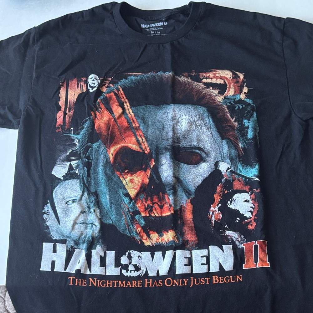 Halloween 2 | Black Graphic Horror Tee Shirt The Nightmare Has Only Just Begun M